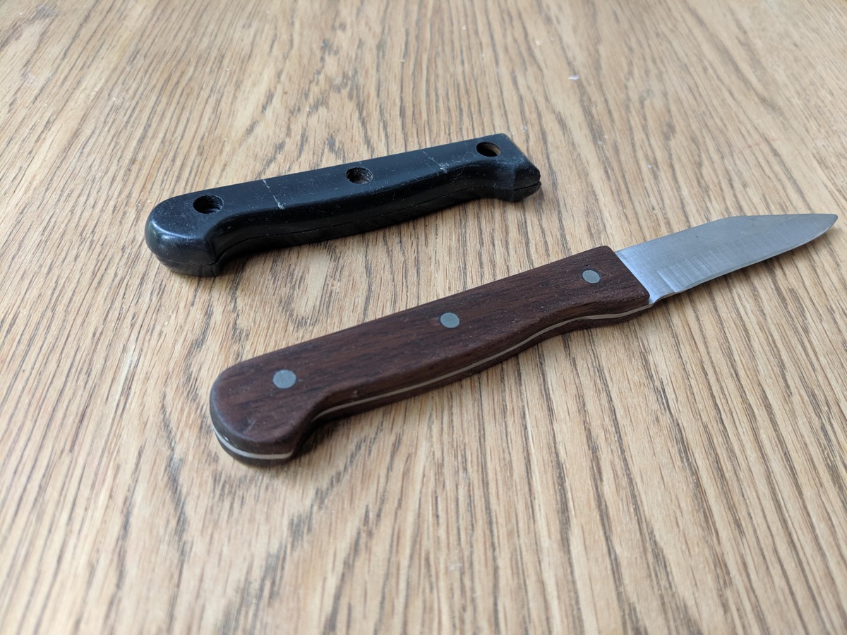 Walnut knife handle Fantpmas